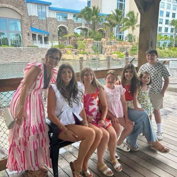 Save my closet ...Lisa - Picture 2 of 14